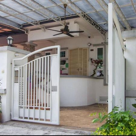 Nautilus Bay Home Inn George Town Bagian luar foto