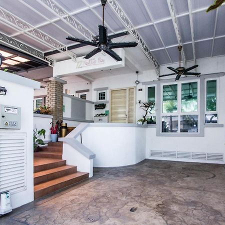 Nautilus Bay Home Inn George Town Bagian luar foto
