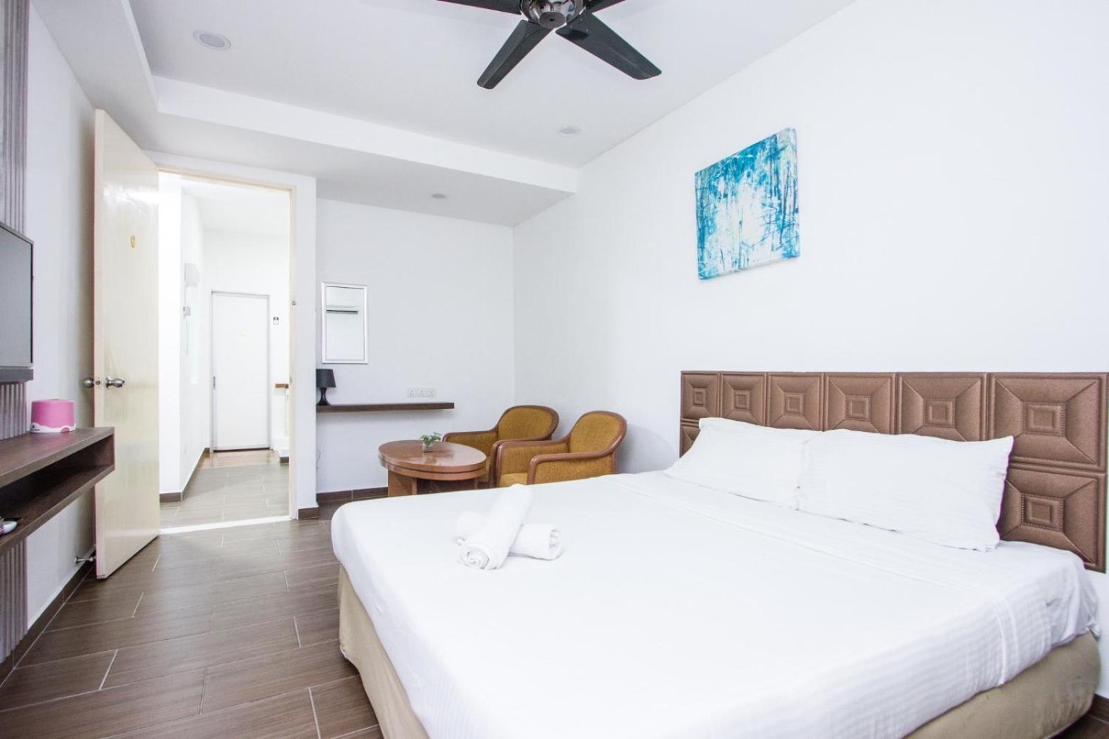 Nautilus Bay Home Inn George Town Bagian luar foto