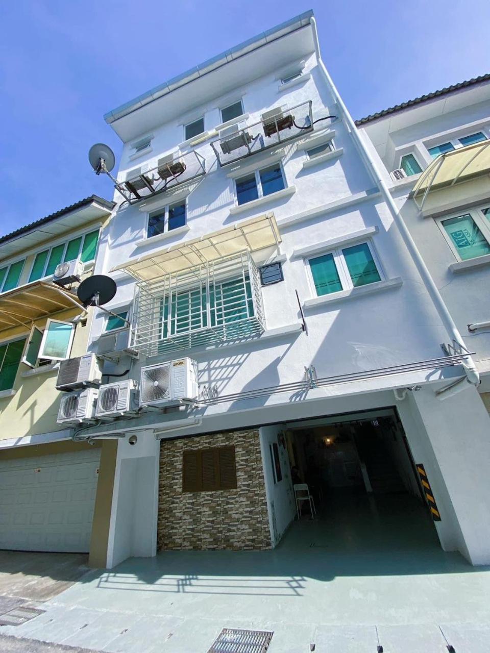 Nautilus Bay Home Inn George Town Bagian luar foto