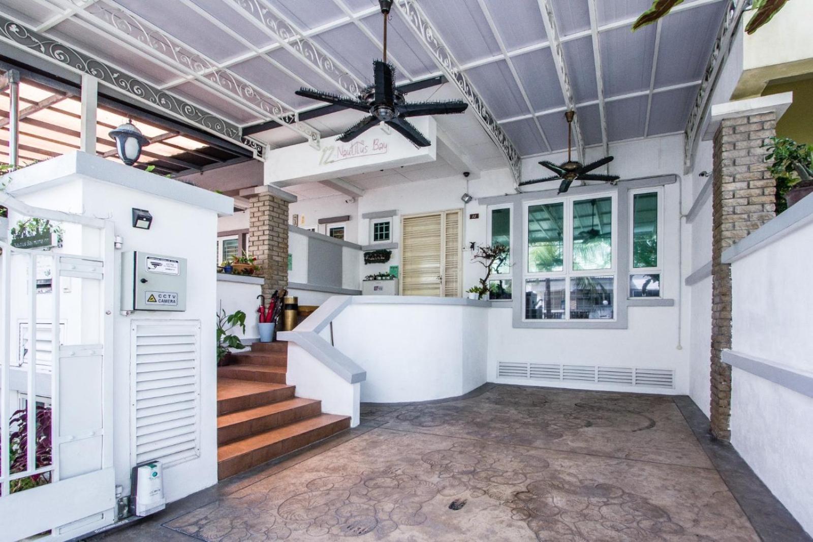 Nautilus Bay Home Inn George Town Bagian luar foto