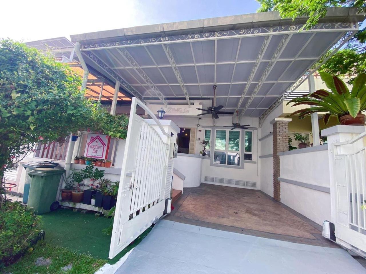 Nautilus Bay Home Inn George Town Bagian luar foto